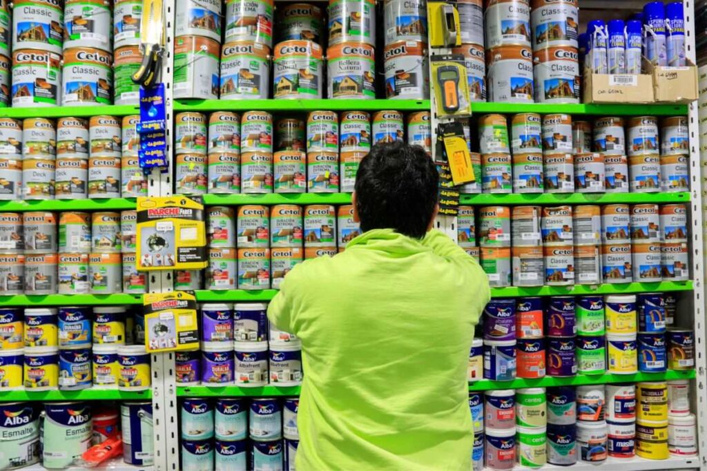 variedad de pinturas