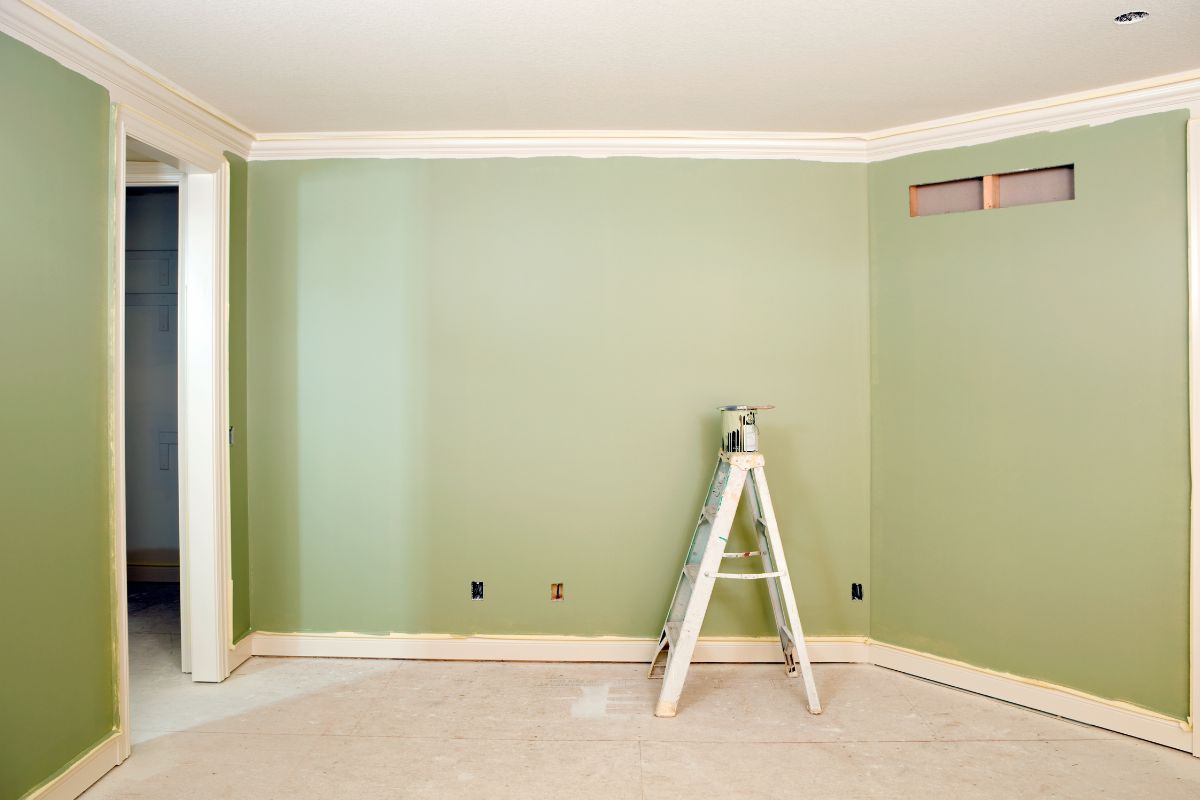 Tendencias de colores para el 2025 casa pintada de verde