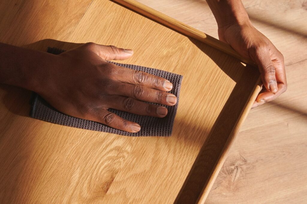 Esmálte sintético para muebles de madera