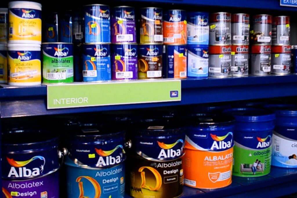 Cómo elegir el color ideal para tu dormitorio 1 Pintura para baños y cocinas. Latas de alba