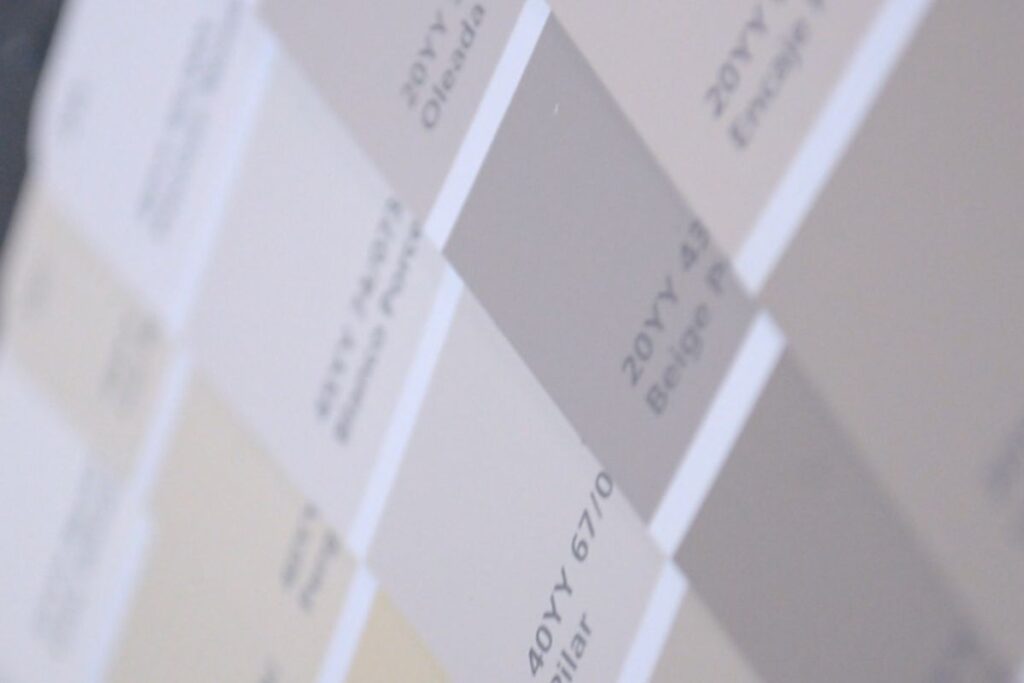 5 colores ideales para dormir mejor, según la psicología del color 4 Paleta en grises