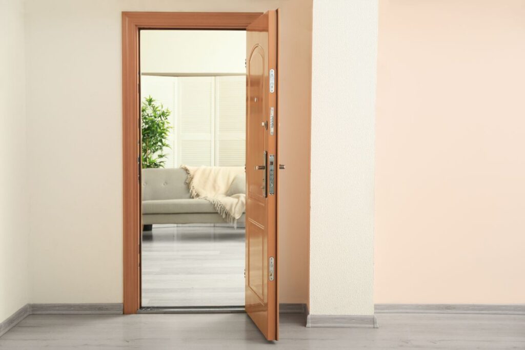 Cómo proteger tus aberturas de madera 2 Puerta de madera en hogar